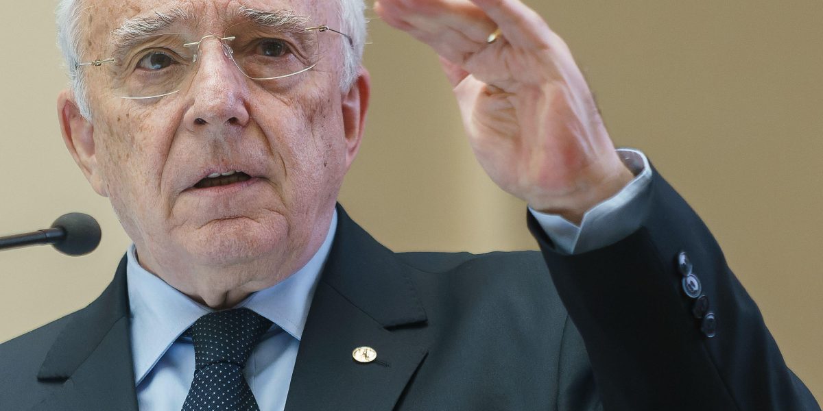 Mugur Isărescu, semnal transmis în intervenția sa la evenimentul The Economist: Războiul din Iran ar putea avea un impact grav, inclusiv asupra României. Însă ajustările fiscale trebuie să continue