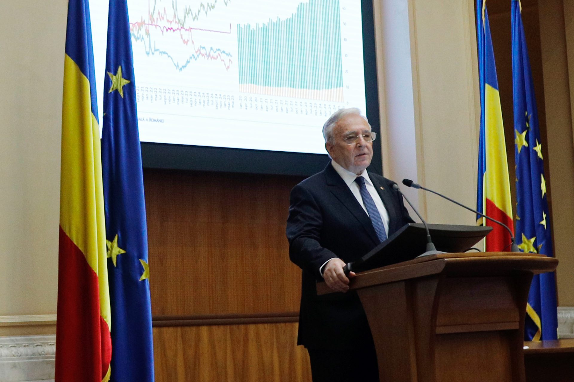 Guvernul trebuie să reducă rapid deficitul bugetar pentru a evita consecințe grave, avertizează Mugur Isărescu România înregistrează în 2025 un deficit bugetar alarmant de 7,7%, o situație care necesită măsuri imediate pentru a evita pierderea încrederii pe piețele externe și agravarea rating-ului de țară, avertizează guvernatorul BNR, Mugur Isărescu
