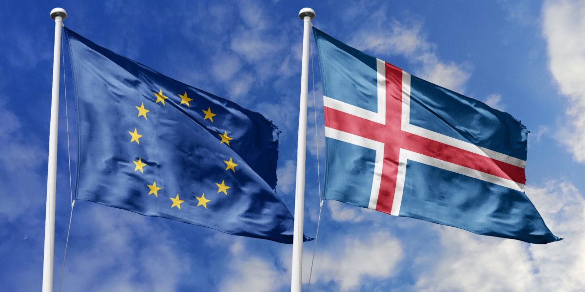 Guvernul islandez a luat decizia surprinzătoare de a accelera procesul de aderare la Uniunea Europeană, convocând pentru data de 29 august un referendum cu privire la reluarea negocierilor de aderare