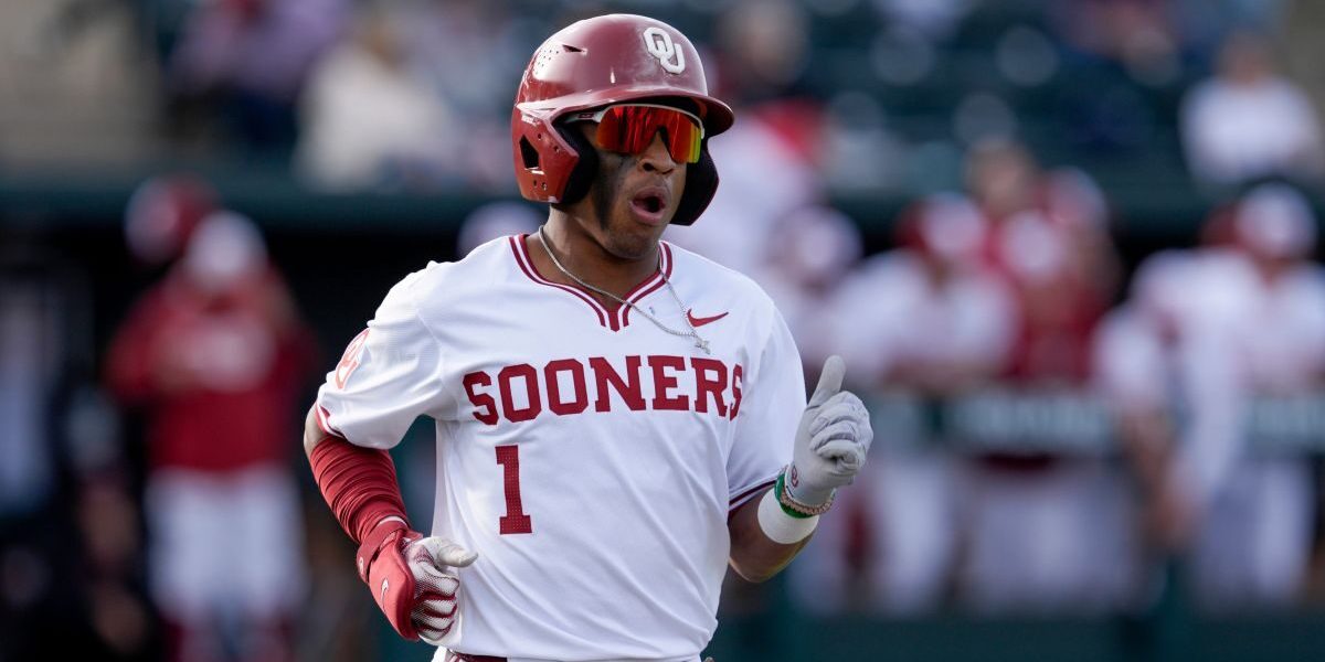 Oklahoma Sooners a învins echipa UT-Arlington cu scorul de 6-1 într-un meci disputat într-o zi friguroasă, cu vânt puternic, pe stadionul Kimrey Family Stadium