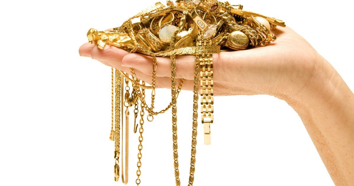 Creșterea prețurilor la aur și argint pe piețele internaționale reverberează deja în piața bijuteriilor din România, generând preocupări atât din partea comercianților, cât și a autorităților