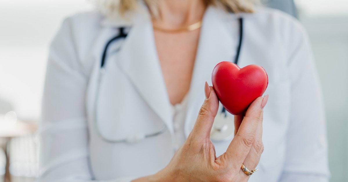 Femeile pot dezvolta complicații cardiace severe chiar și atunci când depunerile de grăsime în artere sunt mai reduse decât în cazul bărbaților, relevă un studiu recent care alterează percepțiile convenționale despre riscul cardiovascular la sexe diferite