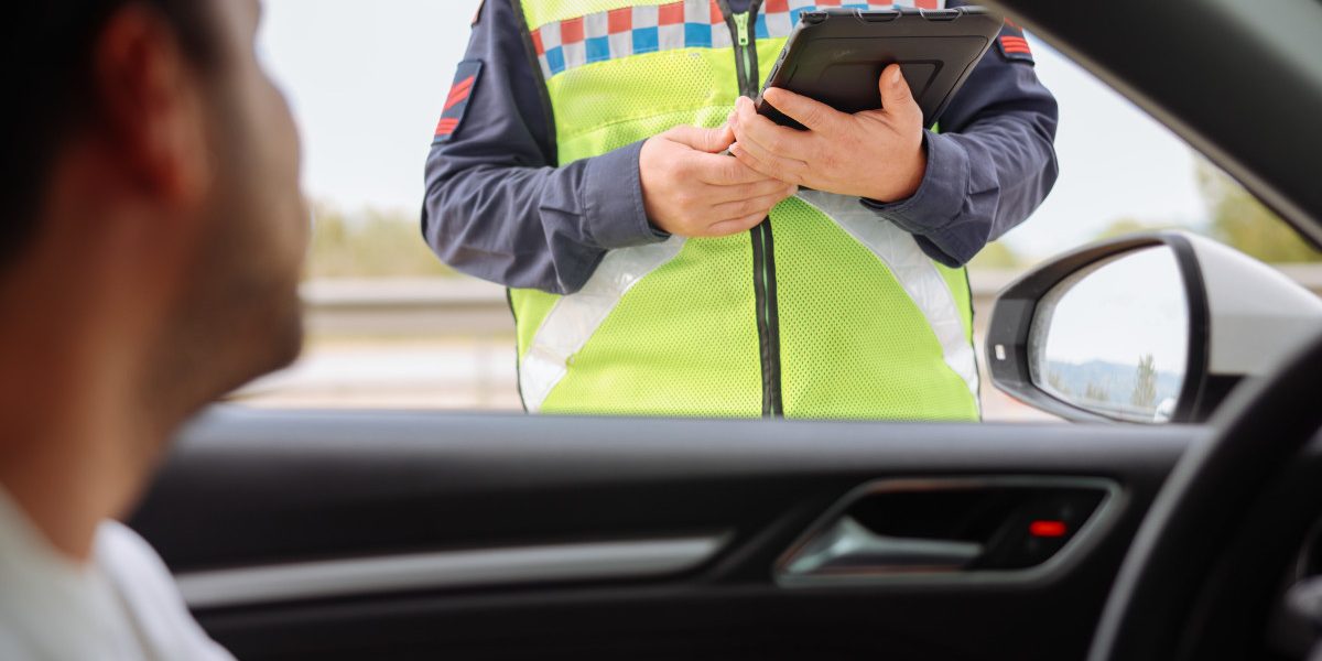 Purtarea centurii de siguranță – un gest simplu, dar frecvent ignorat în trafic În ciuda campaniilor de conștientizare și a legislației stricte, utilizarea centurii de siguranță rămâne o problemă majoră pe drumurile din România