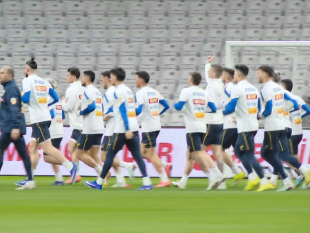 Turcii, surprinși de antrenamentul oficial al României înainte de meciul decisiv din Istanbul Echipa națională de fotbal a României a atras toate privirile în Turcia după antrenamentul oficial efectuat înaintea meciului crucial de marți de la Istanbul, un joc care poate decide parcursul în preliminariile pentru Euro 2024