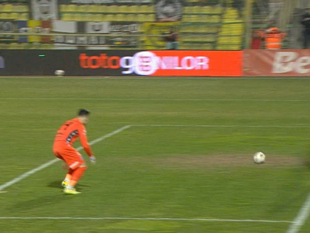 FC Argeș a pierdut cu 0-1 meciul de pe teren propriu cu U Cluj, în cadrul etapei a doua din play-off-ul SuperLigii României, un rezultat care a plasat formația ardelenilor pe primul loc în clasament