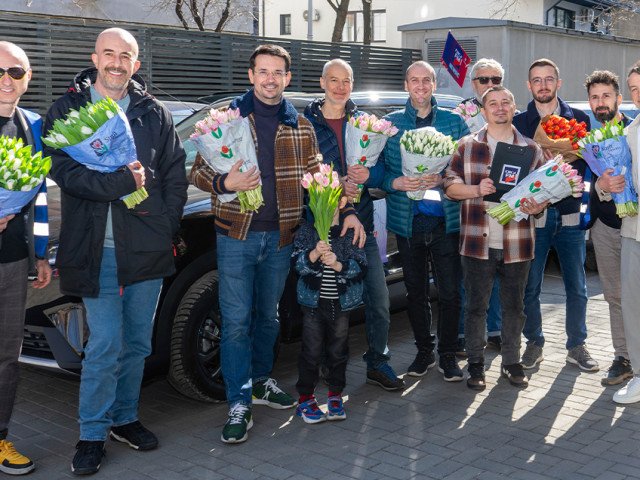 La început de martie, centrul Bucureștiului a fost cuprins într-o atmosferă de sărbătoare și culoare, odată cu manifestarea Caravanei Digi FM, un eveniment care a adus zâmbete și energie pozitivă în inimile trecătorilor