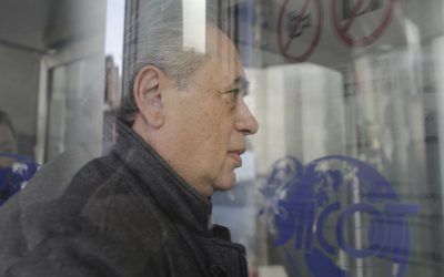 Cea mai bogată persoană din România, care odinioară figura cu o avere estimată la peste 1,2 miliarde de euro, simte din plin efectele instabilității financiare globale și ale competiției feroce din domeniul afacerilor