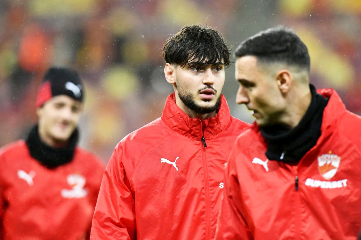 Claudiu Vaișcovici, fostul atacant al lui Dinamo, și-a exprimat vehement dezamăgirea după meciul cu Universitatea Craiova, considerând că echipa sa a fost descurajată în momentul în care antrenorul Zeljko Kopic a început să facă schimbări, mai ales prin scoaterea tinerilor jucători Adrian Mazilu și Alexandru Pop