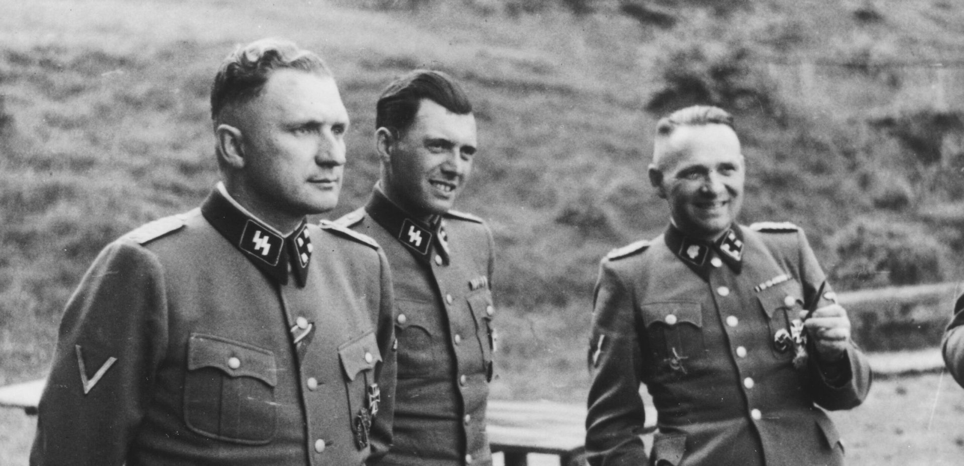Josef Mengele: Medicul „Înger al Morții” și atrocitățile din Auschwitz Când se vorbește despre Holocaust și crimele commise în numele științei, numele lui Josef Mengele rămâne unul dintre cele mai infame