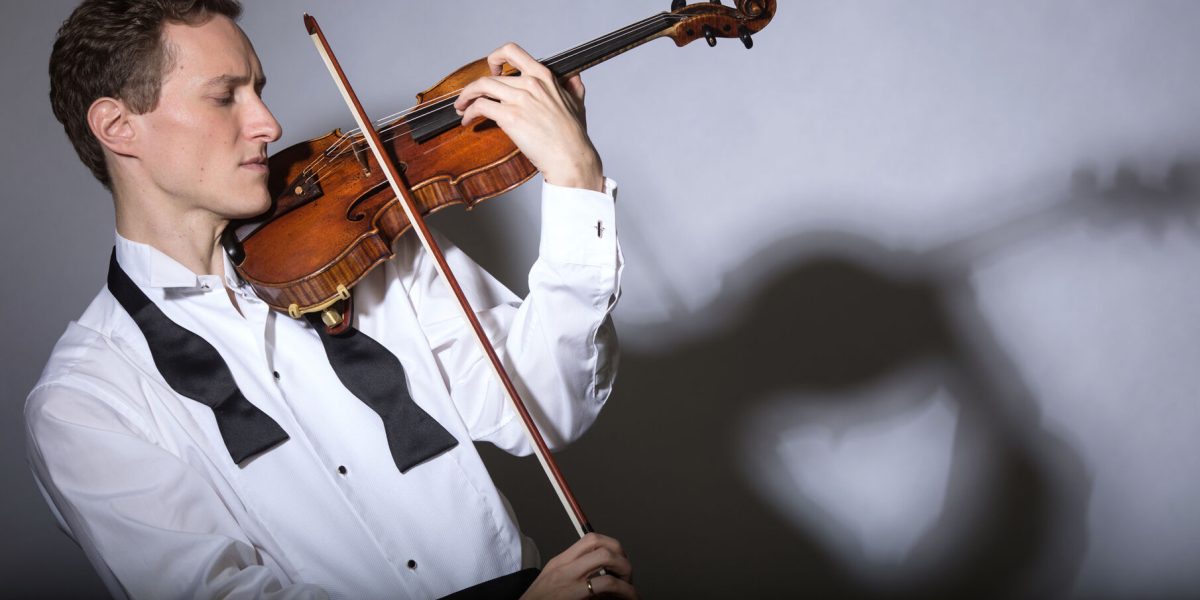 Vioară Guarneri din 1729, adusă pe scena Ateneului Român