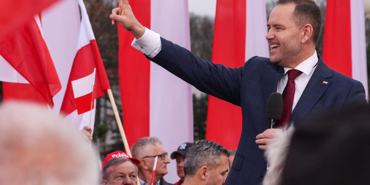 Polonia pierde un fond esențial pentru apărare, după ce președintele departamentului de securitate, Karol Nawrocki, a blocat participarea țării sale la un important proiect european de finanțare destinate armatei naționale