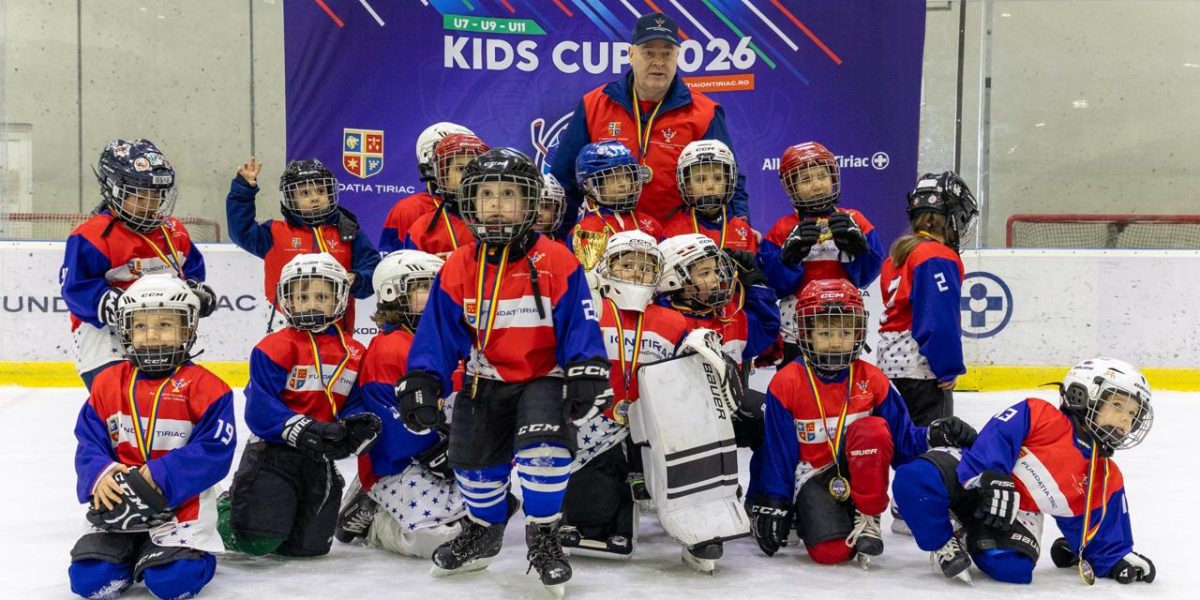 La Patinoarul Allianz-Țiriac Arena din București a avut loc în weekendul trecut cea de-a doua ediție a evenimentului Kids Cup 2026, o competiție de hochei dedicate celor mai tineri sportivi, care a reunit peste 400 de copii din țară