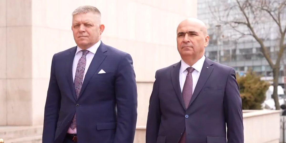 Premierul slovac Robert Fico efectuează vineri o vizită oficială în România, în cadrul unor discuții menite să întărească cooperarea bilaterală și să abordeze temele prioritare ale momentului