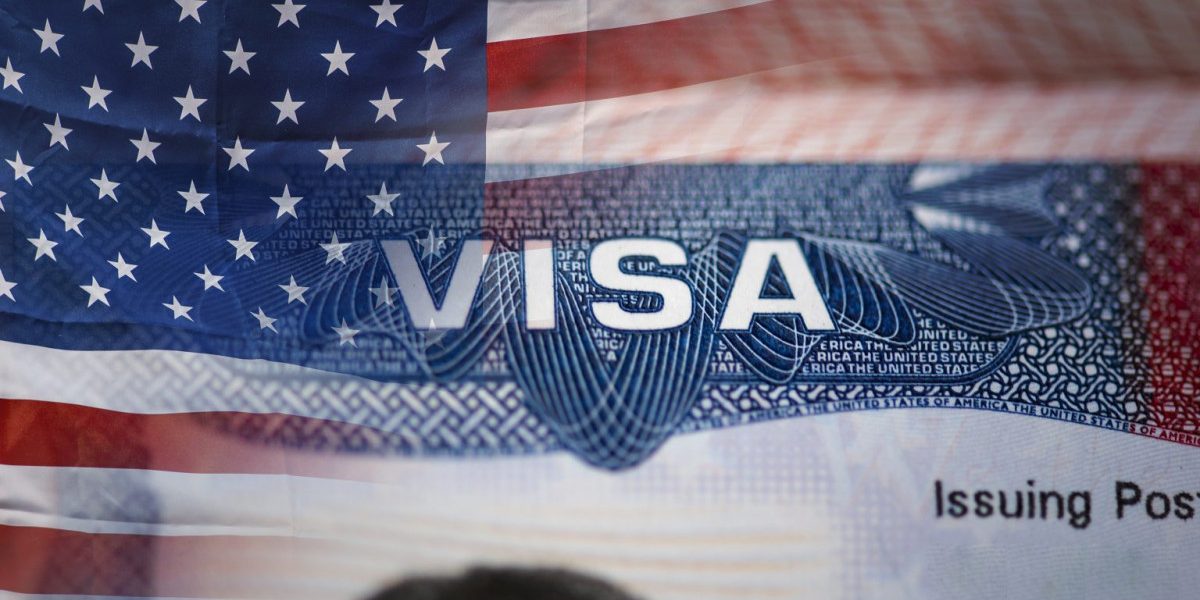 SUA vor cere o garanție de 15.000 de dolari pentru vize, inclusiv cetățenilor din 12 țări, între care și România Administrația președintelui Donald Trump anunță că va impune o sumă de garanție de 15.000 de dolari pentru cetățenii din 50 de țări care depun solicitări pentru vize de tip B1 și B2, adică pentru afaceri sau turism