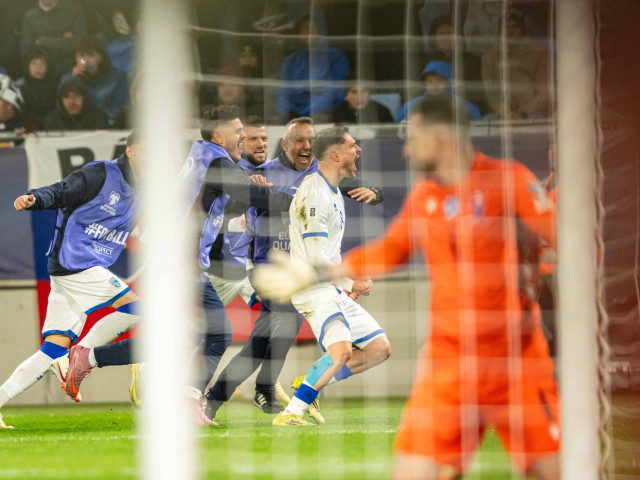 Uniunea Europeană a fost martoră, în ultimul timp, la un fenomen fără precedent în istoria recentă a fotbalului european: o echipă națională a reușit să întoarcă scorul și să-și păstreze șansele de calificare pentru Mondialul din 2026, într-un meci considerat deja istoric