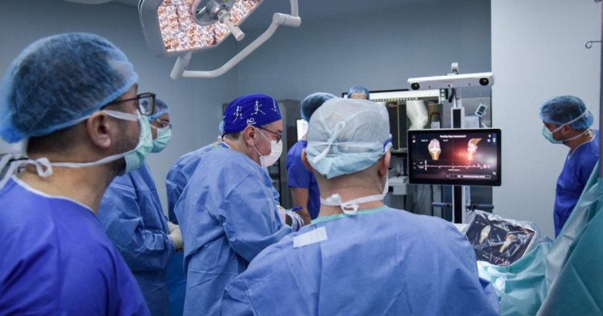 Gonartroza, o problemă tot mai frecventă în rândul vârstnicilor: dureri ce limitează libertatea de mișcare Pe măsură ce speranța de viață crește, tot mai multe persoane din categoria de vârstă a treia se confruntă cu afecțiuni cronice, dintre care gonartroza devine una dintre cele mai frecvente și problematic