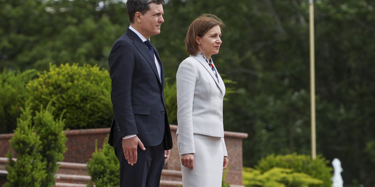 Majoritatea cetățenilor din Republica Moldova rămân reticenți față de ideea unirii cu România, în urma ultimului sondaj realizat de Barometrul IData