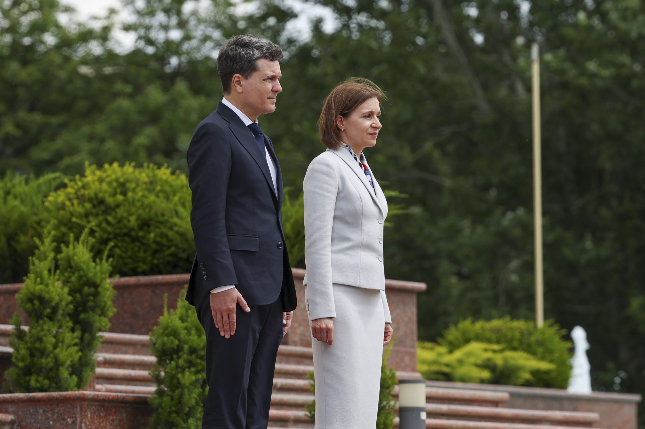 Majoritatea cetățenilor din Republica Moldova rămân reticenți față de ideea unirii cu România, în urma ultimului sondaj realizat de Barometrul IData