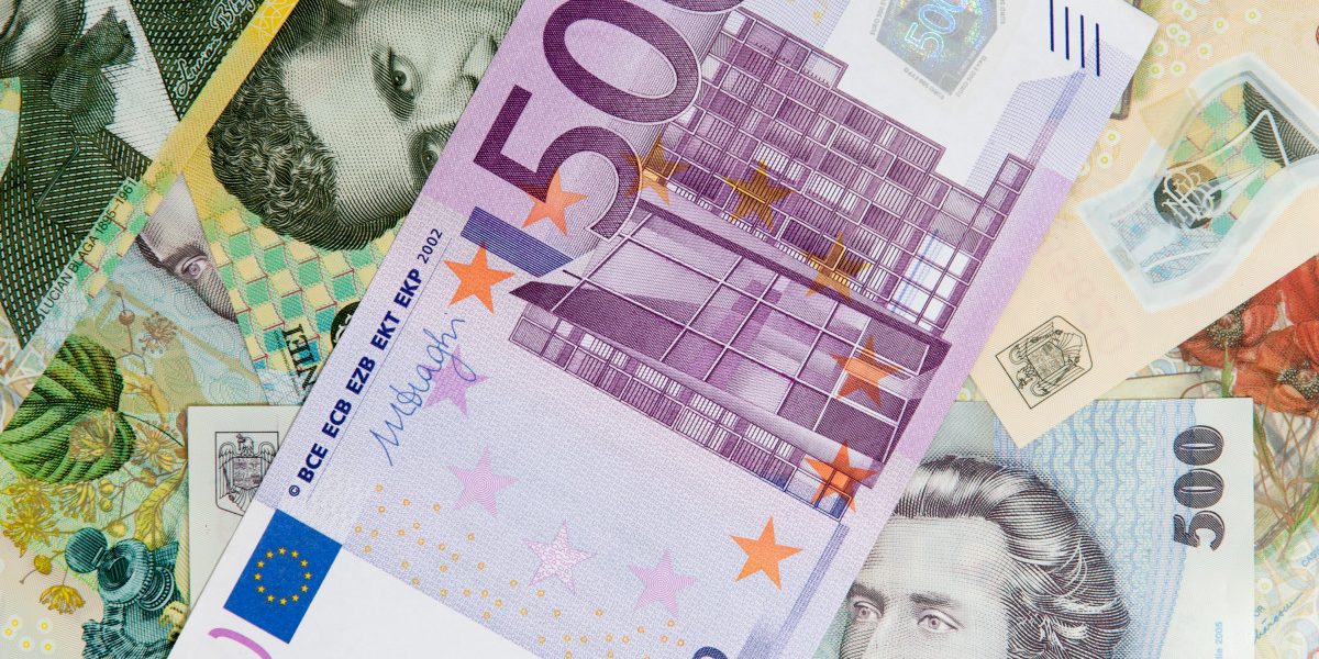 Moneda națională se depreciază puternic față de principalele valute în prima zi de martie, conform cotațiilor oficiale ale Băncii Naționale a României (BNR)