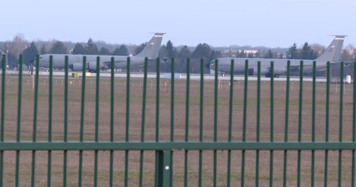 Ministrul Apărării asigură că avioanele militare americane de la Otopeni și Mihail Kogălniceanu nu transportă încărcătură explozivă Într-un moment de tensiune accentuată pe scena geopolitică, ministrul Apărării, Radu Miruță, a emis declarații clare pentru liniștirea opiniei publice cu privire la prezența avioanelor militare americane pe teritoriul României