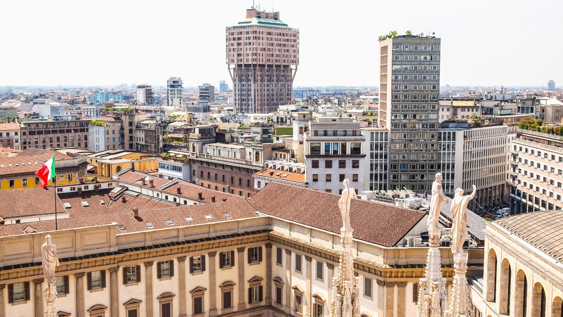 Clădirea Palatului de Justiție din Milano evacuată după amenințare cu bombă | AUDIO