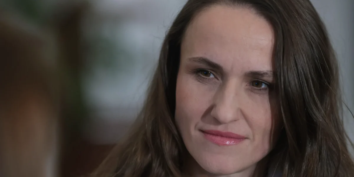 România nu a reușit să ocupe toate locurile alocate pentru zborurile de evacuare din Ucraina, potrivit declarațiilor recente ale ministrului de externe, Oana Țoiu