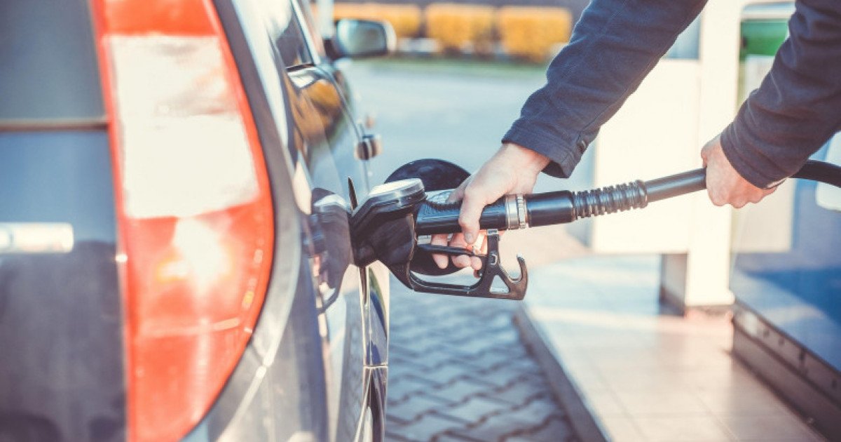 Coaliția înființează grup de lucru pentru reducerea accizei la carburanți; plafonarea adaosului la alimente se prelungește