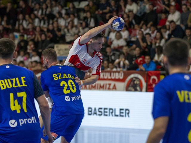 România a ratat șansa de a se califica pentru Campionatul European de Fotbal din 2027, după o înfrângere dureroasă în partida de baraj împotriva Turciei, deși a avut un avantaj considerabil de cinci goluri în prima repriză