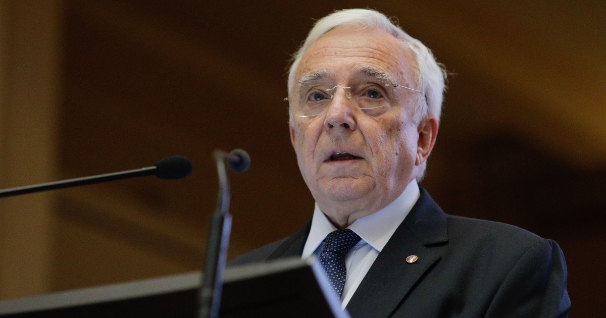 Banca Națională avertizează asupra unei campanii de dezinformare cu impact asupra imaginei guvernatorului Mugur Isărescu Banca Națională a României (BNR) a lansat vineri un avertisment oficial privind răspândirea unei serii de videoclipuri profund falsificate (deepfake), care îl implică pe guvernatorul Mugur Isărescu