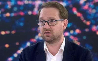 Președintele USR, Dominic Fritz, a tras un semnal de alarmă în privința discuțiilor despre pachetul de ajutoare sociale, accentuând o situație tensionată și dificil de gestionat între principalele forțe politice de la București