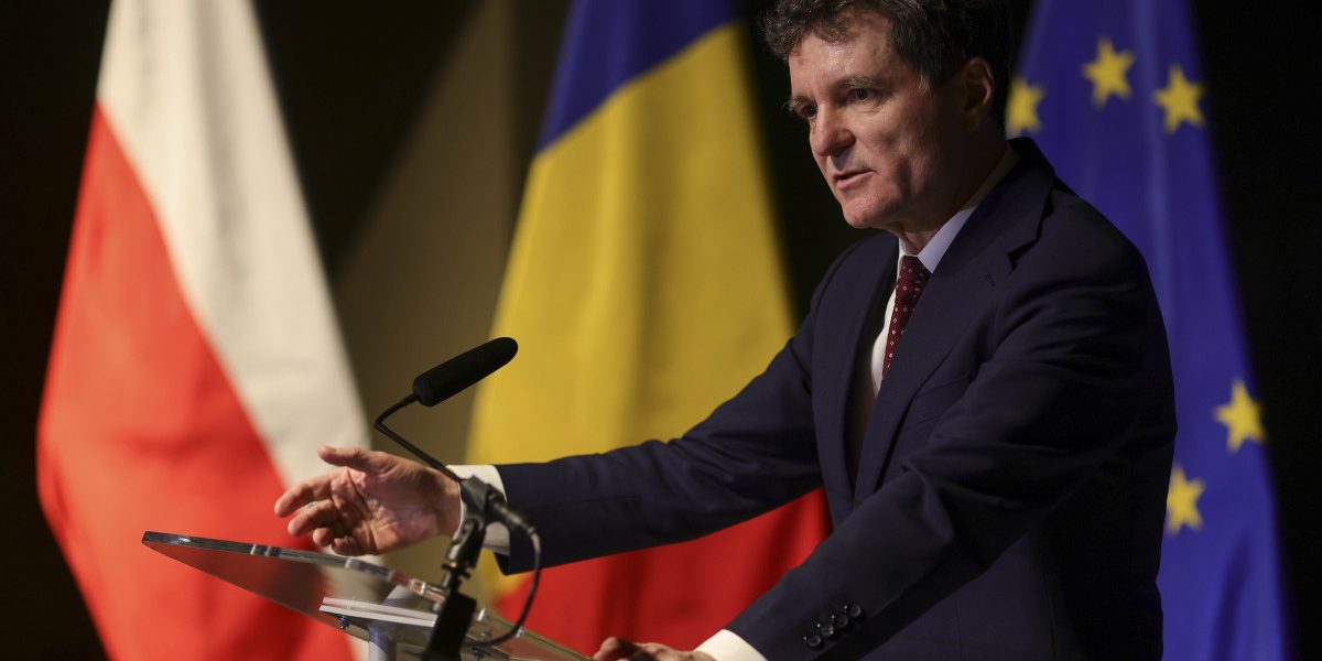 Președintele României, Nicușor Dan, a anunțat joi seară că a avut o discuție importantă cu omologul său din Polonia, Andrzej Duda, concentrată pe consolidarea parteneriatului bilateral în domeniul securității și al cooperării europene