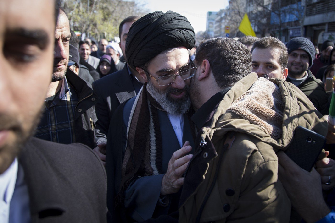 Mojtaba Khamenei, noul lider suprem al Iranului, o alegere controversată în contextul tensiunilor regionale În noaptea de marți spre miercuri, adunarea Experților din Iran a anunțat, în urma unei sesiuni online, alegerea lui Mojtaba Khamenei ca nou lider suprem al Republicii Islamice