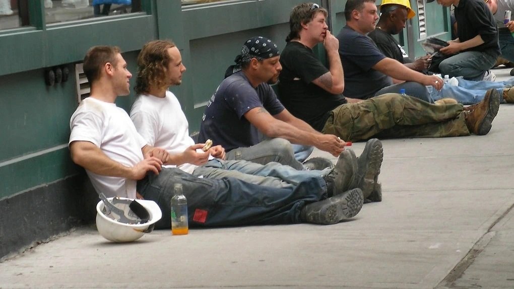 Companiile americane au redus surprinzător numărul de angajați în februarie; șomajul a urcat la 4,4%