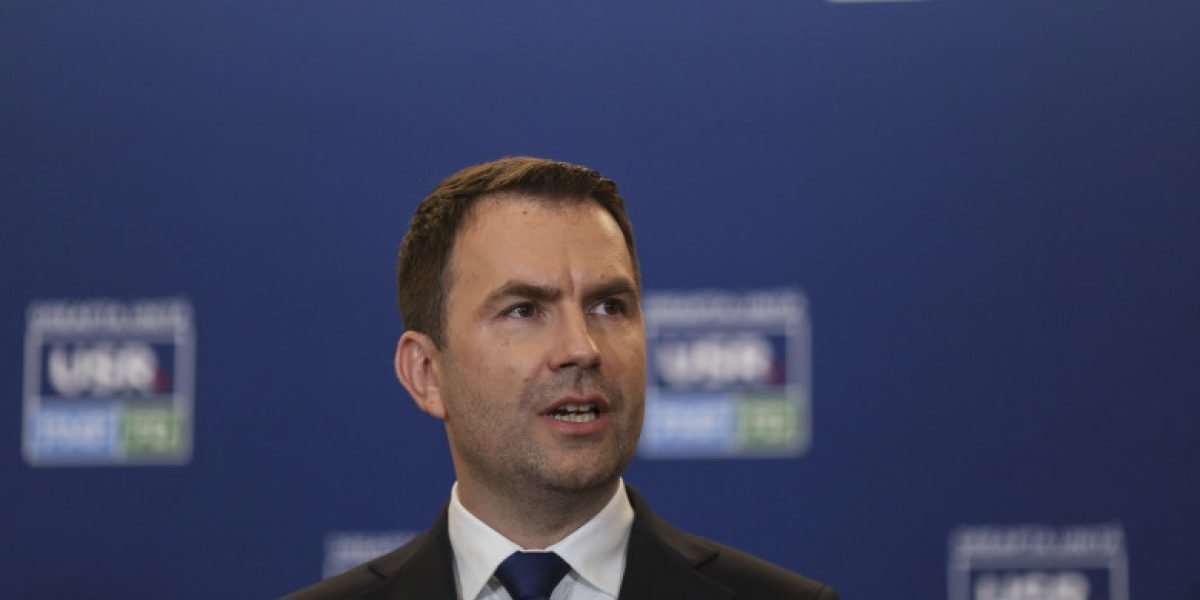 Fostul ministru al Transporturilor și liderul USR București, Cătălin Drulă, anunță că legea privind alocările bugetare pentru capitală, esențială pentru finanțarea proiectelor de modernizare și infrastructură, a trecut tacit de Senat și cere urgent întărirea sprijinului parlamentar pentru adoptarea ei