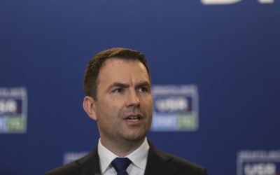 Fostul ministru al Transporturilor și liderul USR București, Cătălin Drulă, anunță că legea privind alocările bugetare pentru capitală, esențială pentru finanțarea proiectelor de modernizare și infrastructură, a trecut tacit de Senat și cere urgent întărirea sprijinului parlamentar pentru adoptarea ei