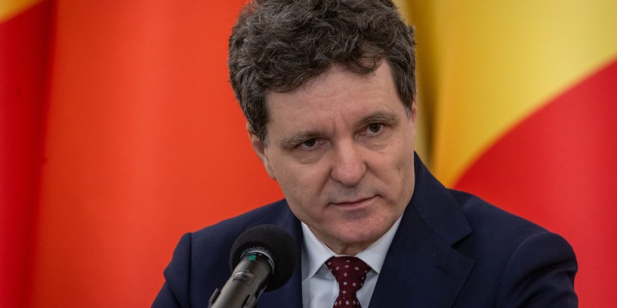 Nicușor Dan, primarul Capitalei, a marcat luni Ziua Deținuților Politici Anticomuniști printr-un mesaj plin de solemnitate, reafirmând importanța de a păstra vii memoria victimelor regimului comunist și respectul pentru cei care au făcut față închisorilor politice