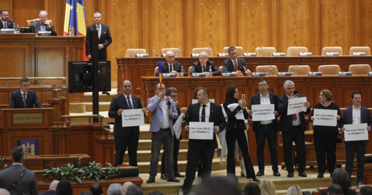 Trei deputați ai partidelor de opoziție, membri ai formațiunii SOS România, se pregătesc să fie sancționați sever pentru modul în care au acționat în plenul reunit al Parlamentului, evenimentul din 11 martie, legat de decizia guvernului privind dislocarea de echipamente și forțe militare americane în România