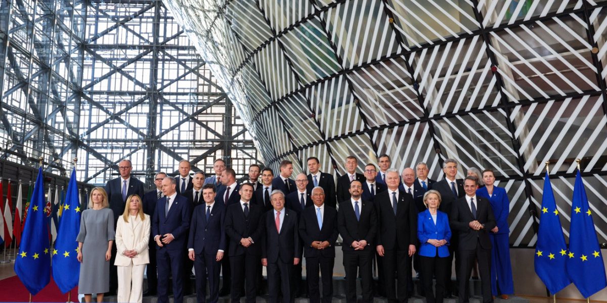 Președintele Nicușor Dan, în vizită oficială la Bruxelles, și discuții despre securitatea României în contextul geopolitic actual Președintele României, Nicușor Dan, a efectuat joi o vizită oficială la Bruxelles, în cadrul căreia a avut întrevederi importante care vizează consolidarea poziției României în contextul geopolitic extrem de tensionat din Europa