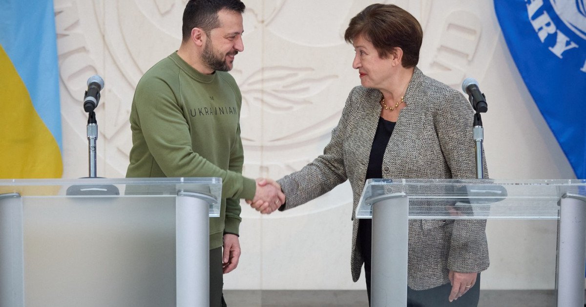 Fondul Monetar Internațional anunță sprijin de 8,1 miliarde de dolari pentru Ucraina, o demonstrație clară a angajamentului internațional de a susține economia afectată de război Finanțare strategică pentru Ucraina în fața crizei Fondul Monetar Internațional (FMI) a confirmat oficial joi că va acorda Ucrainei un nou program de ajutor financiar în valoare de 8,1 miliarde de dolari, menit să susțină stabilitatea economică pe termen lung, în condițiile continue ale conflictului armat