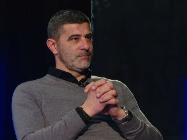 Dani Coman, fostul goalkeeper și actual administrator al clubului Rapid București, a ieșit în evidență nu doar prin poziția sa administrativă, ci și prin reacția sa vehementă la adresa antrenorului Cristiano Bergodi, după meciul spectaculos dintre FC Argeș și U Cluj