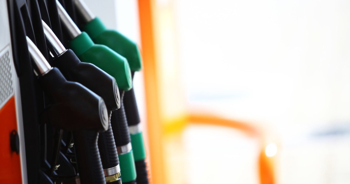 Prețurile carburanților din România pot atinge pragul de 10 lei pe litru în cazul în care costul țițeiului se menține stabil la nivelurile de 90-100 de dolari/baril, avertizează experții din domeniu