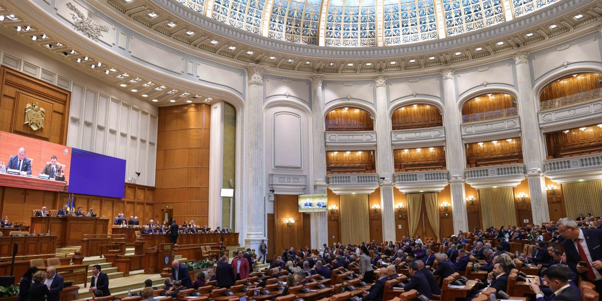 Votul decisiv pentru bugetul de stat al anului 2026 se apropie: Parlamentul României se pregătește pentru dezbateri finale Vineri, în plenul reunit al Parlamentului, deputații și senatorii se vor reuni pentru a vota, în cele din urmă, proiectul legii bugetului de stat pentru anul următor