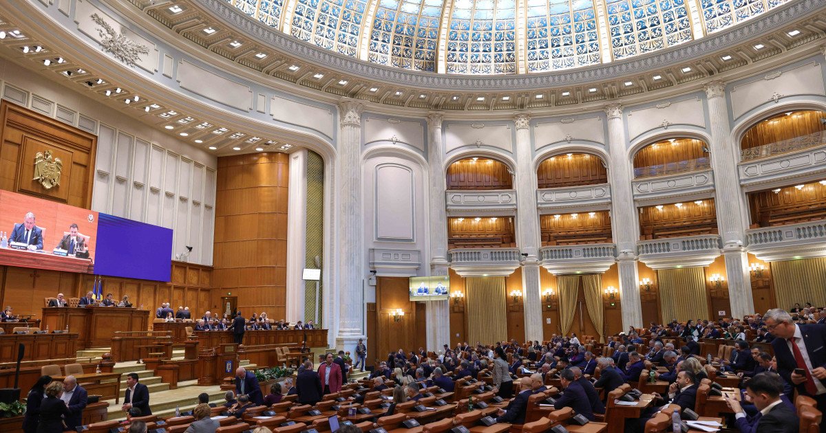Votul decisiv pentru bugetul de stat al anului 2026 se apropie: Parlamentul României se pregătește pentru dezbateri finale Vineri, în plenul reunit al Parlamentului, deputații și senatorii se vor reuni pentru a vota, în cele din urmă, proiectul legii bugetului de stat pentru anul următor