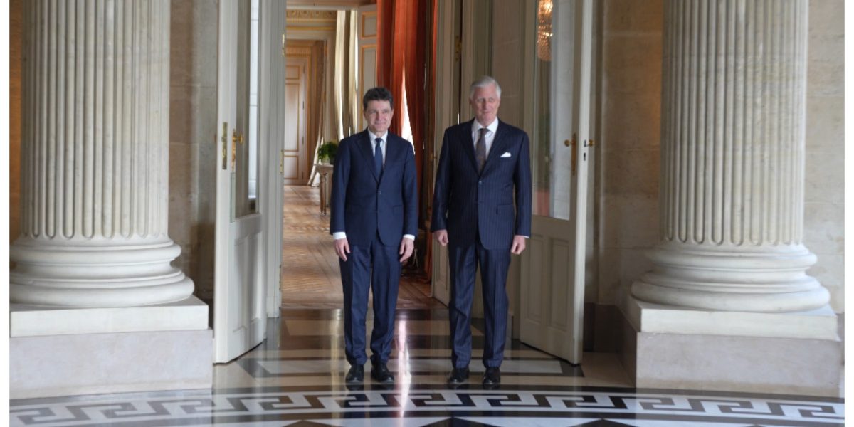 Președintele Bucureștiului, Nicușor Dan, a avut parte vineri de o vizită oficială de înalt nivel la Castelul Regal din Laeken, din Bruxelles, unde a fost primit de Majestatea Sa Philippe, Regele Belgiei