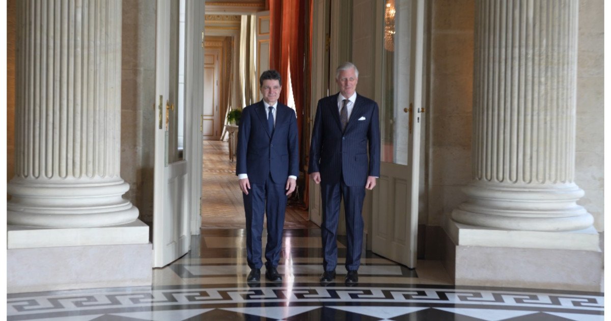 Președintele Bucureștiului, Nicușor Dan, a avut parte vineri de o vizită oficială de înalt nivel la Castelul Regal din Laeken, din Bruxelles, unde a fost primit de Majestatea Sa Philippe, Regele Belgiei