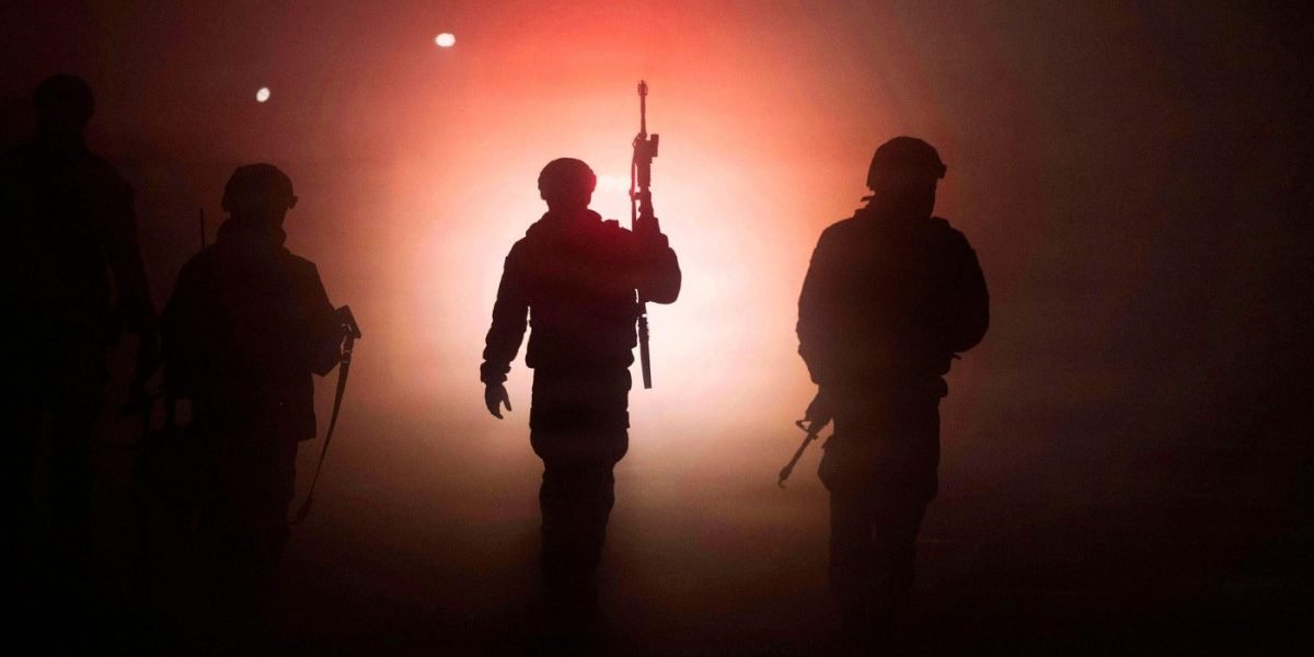 Armata americană folosește chatbot-ul de inteligență artificială Claude în operațiuni sensibile împotriva liderilor din Venezuela și Iran, o mișcare care ridică semne de întrebare în legătură cu ritmul și limitele integrării tehnologiei AI în planurile militare de top