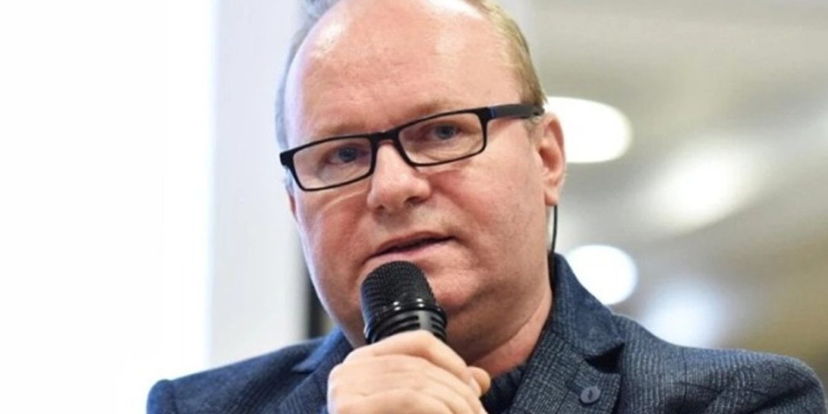 Deficitul și datoria publică sub presiunea unui buget auster, dar cu o perspectivă critică asupra costurilor România se confruntă cu un nivel alarmant al deficitului fiscal și al datoriei publice, o situație care pune o presiune considerabilă pe bugetul național și care poate avea repercusiuni grave asupra viitorului economic al țării