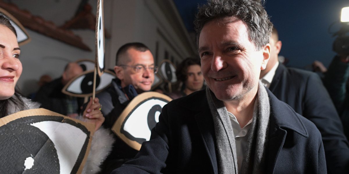 Protest spontan la Palatul Cotroceni după anunțarea noilor propuneri pentru conducerea marilor parchete Zeci de persoane s-au adunat spontan în fața Palatului Cotroceni, după ce Ministerul Justiției a făcut publice numirile pentru conducerea principalelor parchete din țară