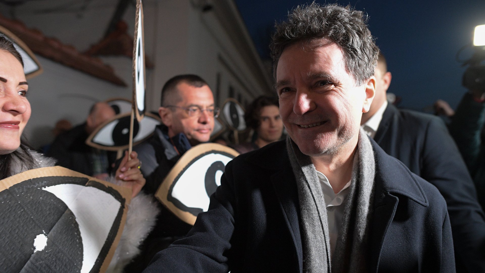 Protest spontan la Palatul Cotroceni după anunțarea noilor propuneri pentru conducerea marilor parchete Zeci de persoane s-au adunat spontan în fața Palatului Cotroceni, după ce Ministerul Justiției a făcut publice numirile pentru conducerea principalelor parchete din țară