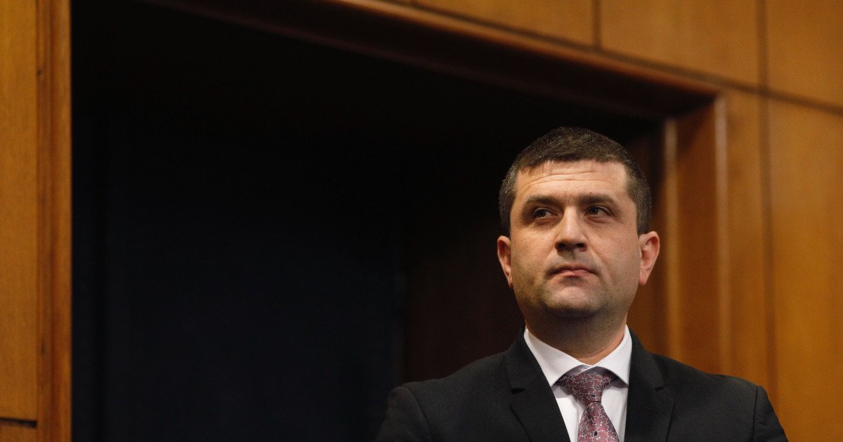 Ministrul Apărării, Radu Miruță, a lansat un atac dur la adresa percepției generale asupra situației financiare a României, afirmând că țara nu este săracă, ci „sărăcită”